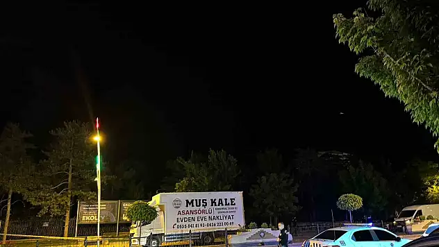 Muş'ta bankta unutulan çanta paniğe neden oldu