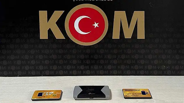 Kars'ta ehliyet sınavında kopya düzeneği kuran 3 şahısa suçüstü