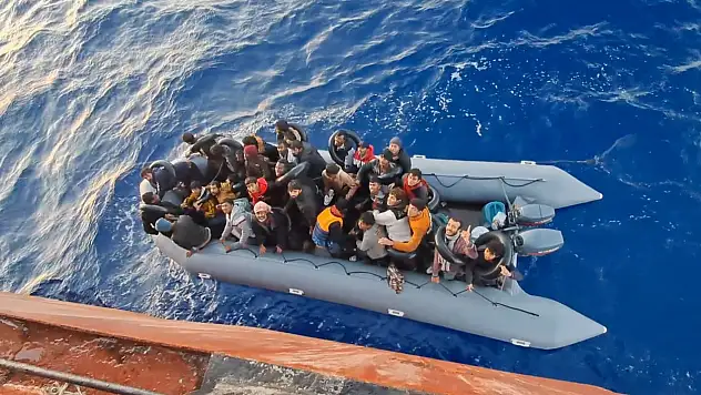 Girit Adası açıklarında 37 göçmeni Diyarbakırlı kaptan kurtardı