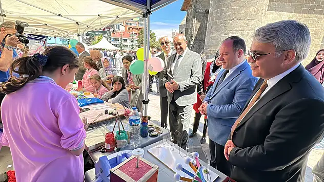 Erzurum'da öğrenciler Filistin için kermes düzenledi