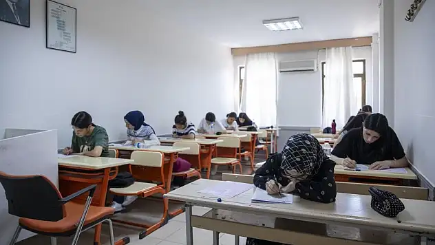 YKS'ye girecek öğrencilere stratejiler: Turlama, kodlama ve kalem kullanımı