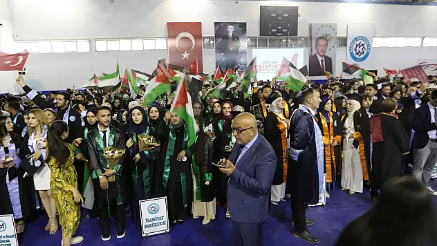Kafkas Üniversitesinde mezuniyet heyecanı yaşandı