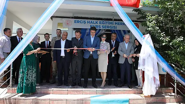 Van'da yıl sonu sergisi açıldı