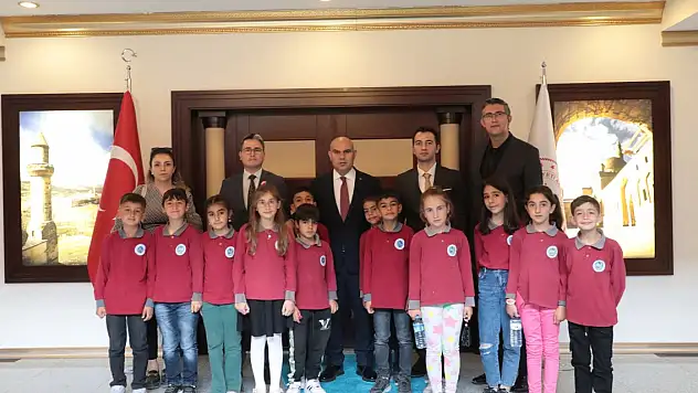 Vali Mustafa Koç, Balıkgölü İlkokulu Öğrencilerini Misafir Etti
