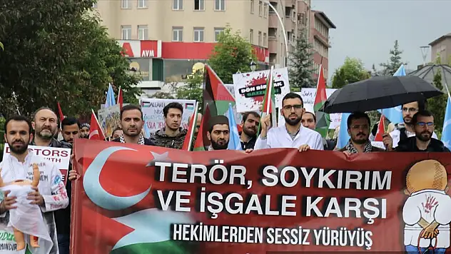 Erzurum'da sağlık çalışanları Gazze için yürüdü