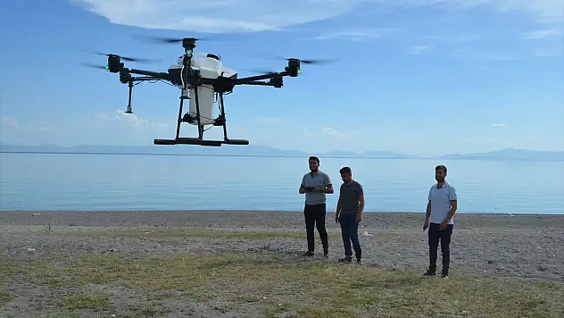 Bitlis'te sineklere karşı dronla ilaçlama