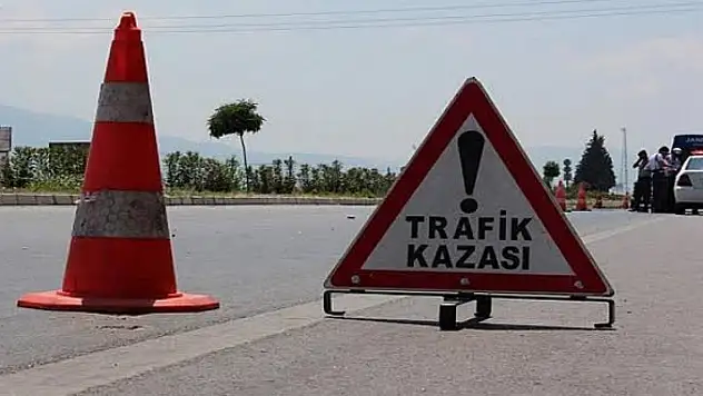 Kars'ta iki otomobil birbirine girdi: 4 yaralı
