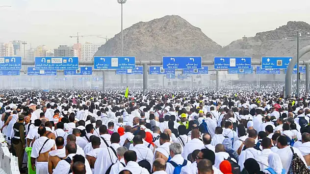 Mekke'de aşırı sıcaklardan 11 ülkeden binden fazla hacı adayı hayatını kaybetti