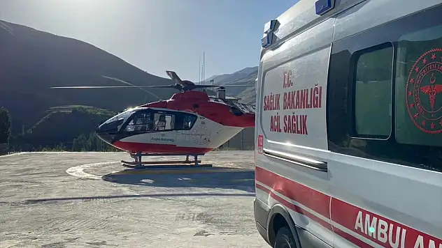 Van'da 18 yaşındaki  ambulans helikopterle hastaneye yetiştirildi