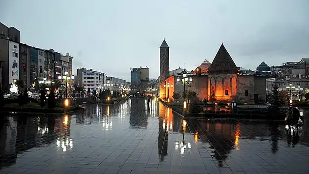 Erzurum'da sağanak ve dolu etkili oldu
