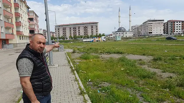 Ağrı'da kocaman alana küçücük park