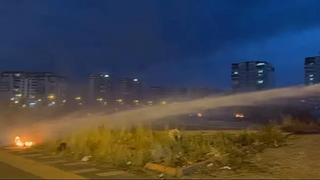 Diyarbakır'da şehir içinde anız yangını