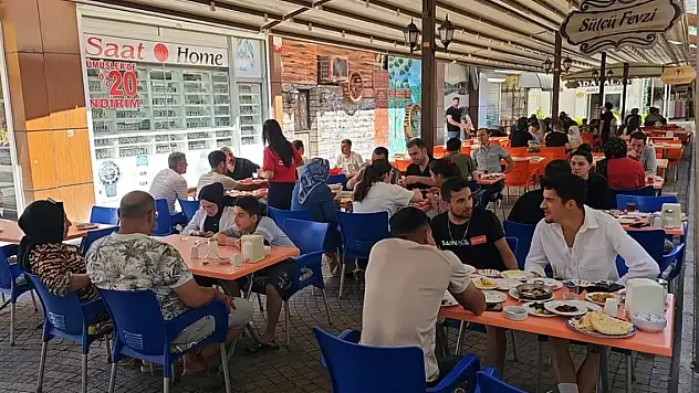 Van kahvaltısı, ziyaretçilerin ilk tercihleri arasında yer alıyor