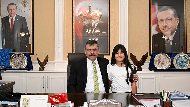 Erzurum Valisi Çiftçi, Vali olmak isteyen minik kızı makamında ağırladı