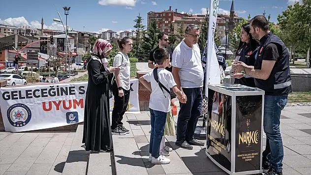 Erzurum'da polisten toplumsal farkındalık çalışması