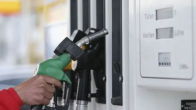Akaryakıt fiyatlarında zam pompaya yansıdı