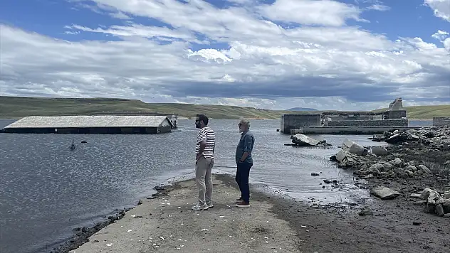 Kars'ta baraj suyu çekilince eski yerleşim yeri gün yüzüne çıktı