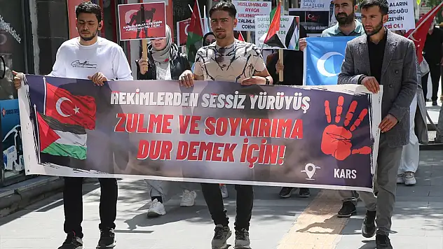 Kars'ta sağlık çalışanları 33 haftadır Gazze için yürüyor