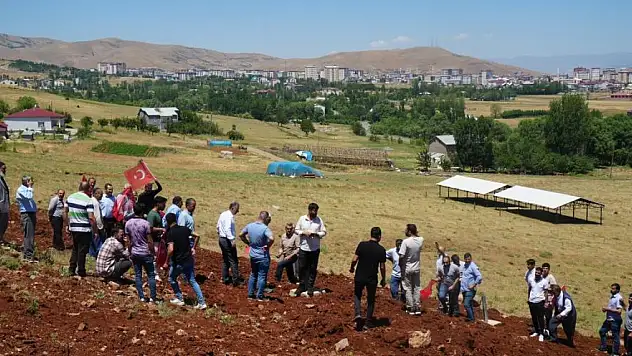 Muş'ta rüzgar enerji santrali inşaatı protesto edildi
