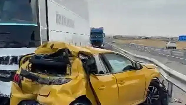 Diyarbakır'da yolcu otobüsü otomobile çarptı: 2 yaralı