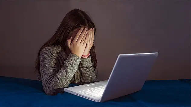 Ebeveynler, siber zorbalığa dikkat