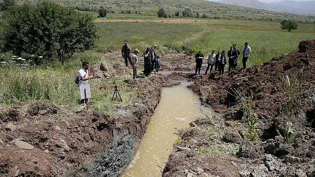 Hakkari'de kazı çalışmalarıyla deprem üretme potansiyeli olan fay hattı araştırılıyor