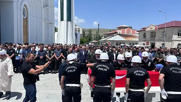 Polis memuru Ağrı'da toprağa verildi