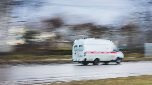 Van'da otomobil bisiklet sürücüsüne çarptı