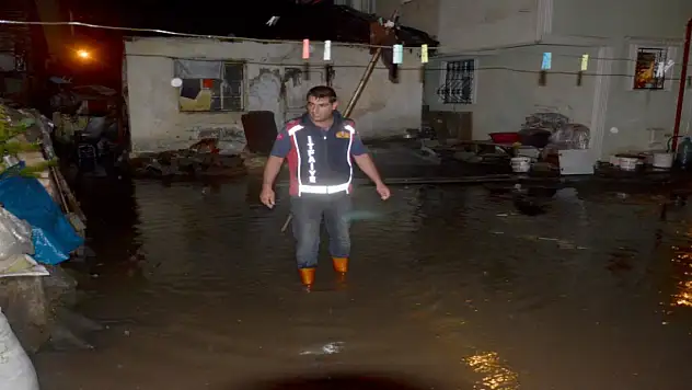 Sağanak yağış Ağrı ve Kars'ta etkili oldu