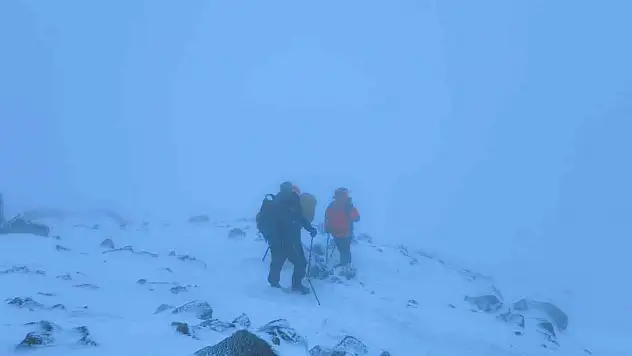 Ağrı Dağı'nda göz gözü görmüyor