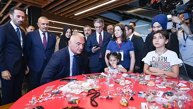 Bakan Ersoy'dan festivale katılan Vanlı çocuklarla ilgili paylaşım