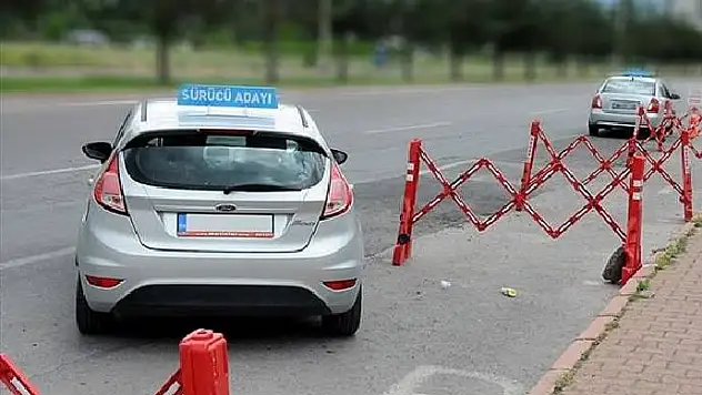 Ehliyet alacaklar dikkat! Direksiyon sınavı değişiyor