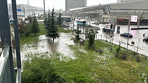 Erzurum'da şiddetli yağış hayatı olumsuz etkiledi