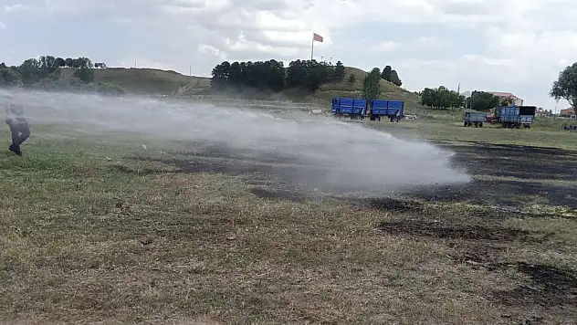 Şehitlik önündeki yangın kontrol altına alındı
