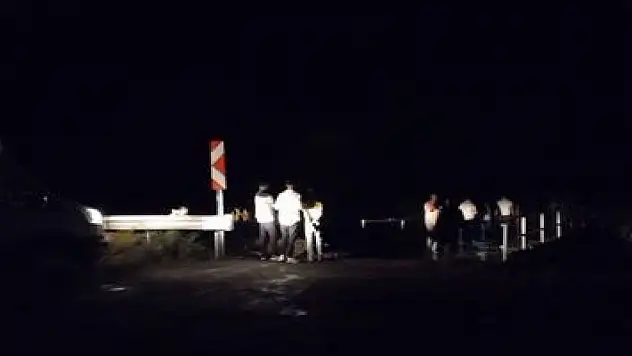 Erzurum'da akarsuya düşen araçtaki anne öldü, bebeği kayboldu