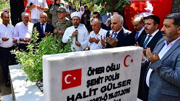 Diyarbakır'da 15 Temmuz Şehitleri kabirleri başında anıldı