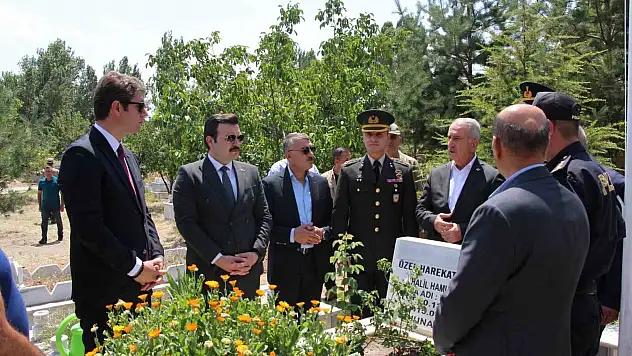 Van'da şehit Halil Hamuryen kabri başında anıldı