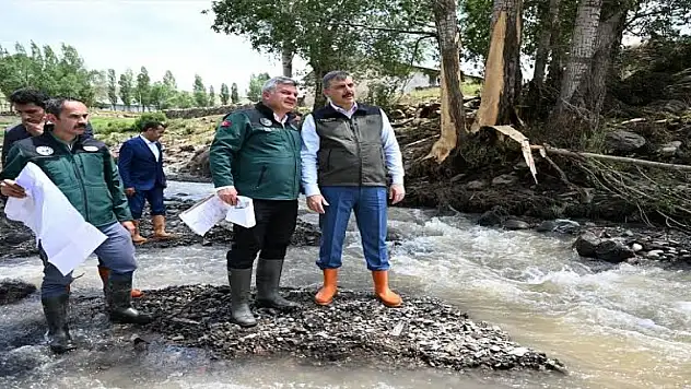 Erzurum Valisi Mustafa Çiftçi, selden etkilenen mahallelerdeki incelemelerini sürdürdü