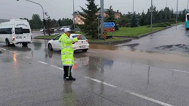 Erzurum'u sel aldı