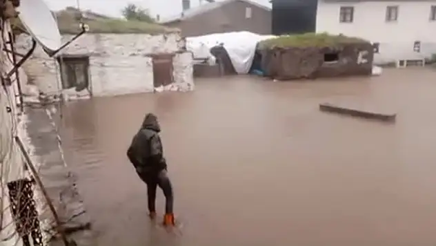 Kars'ta iki köy sular altında kaldı