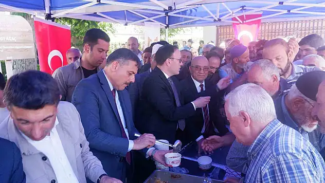 Erzurum'da aşure dağıtımında izdiham yaşandı