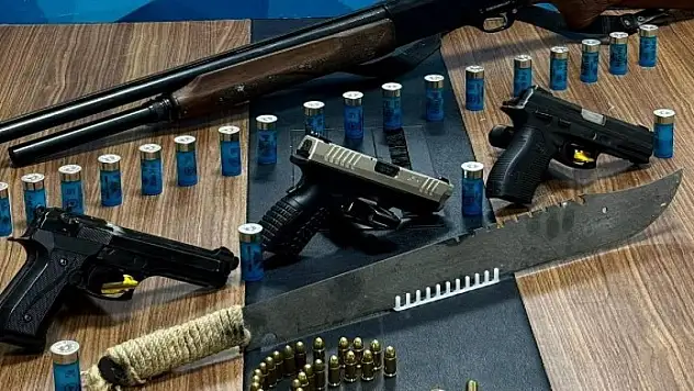 Kars'ta ruhsatsız silahlarla atış yapan 2 kişi gözaltına alındı