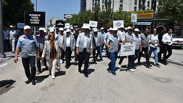 Van'da uçak seferleri protesto edildi