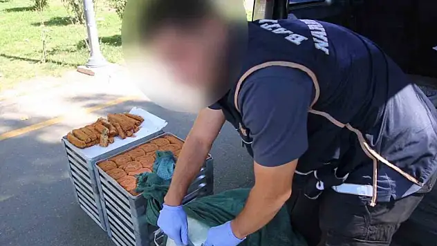 Batman'da kadayıf tepsileri arasında esrar sevkiyatı