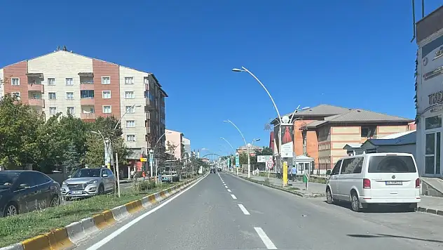 Ağrı'da yollara şerit çekildi