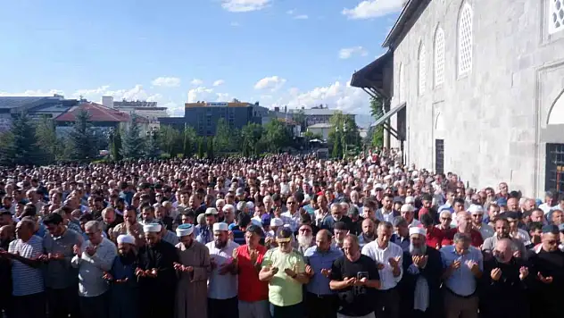 Haniye için Erzurum'da gıyabi cenaze namazı kılındı