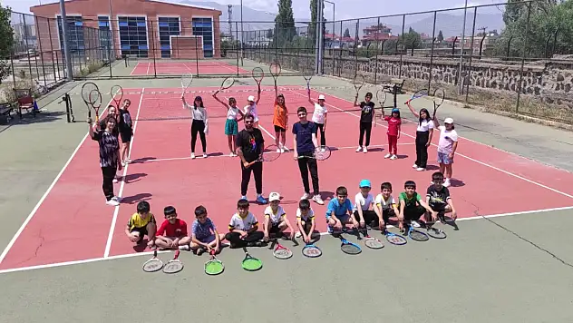 Güneşin Doğduğu Yerde Tenis Rüzgarı