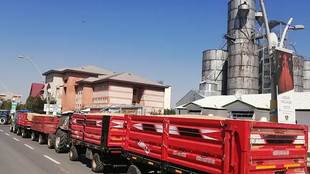 Ağrı'da çiftçinin ofis önünde bekleyişi başladı