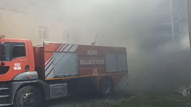 Fırat Mahallesi'ndeki Tandır ve Garaj Yangını Paniğe Neden Oldu