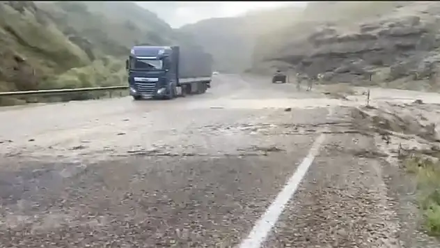 Ağrı'da 2 köyde sel var